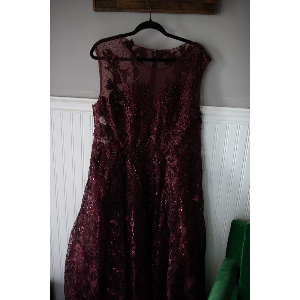 Mac Duggal Red Embroidered High Neck Sleeveless Dress 14 - Picture 3 of 6